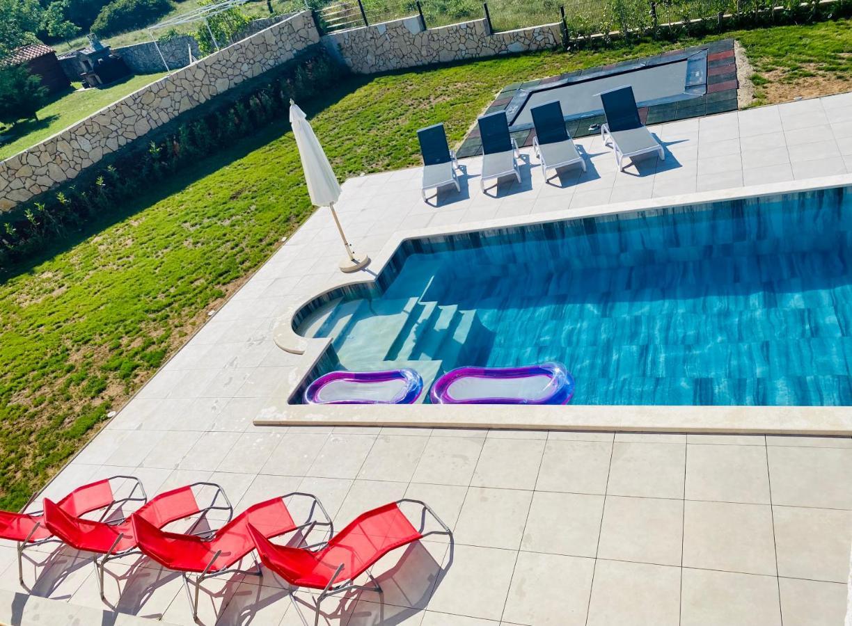 Villa Fluggi Near Labin Santalezi Extérieur photo