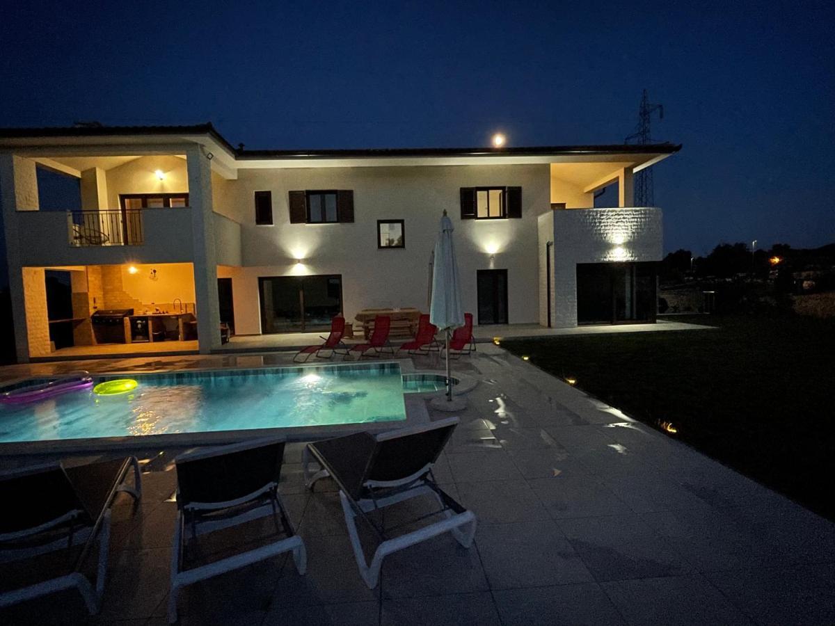 Villa Fluggi Near Labin Santalezi Extérieur photo